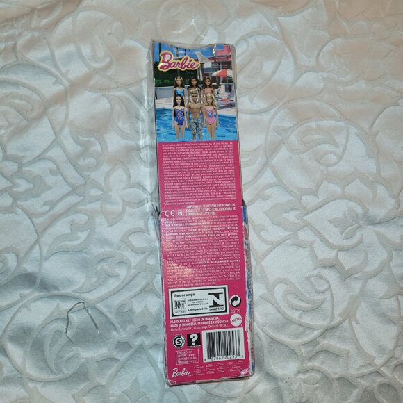 Gift with Barbie Purchase! 2015 swimming Barbie - Picture 8 of 16